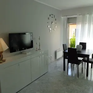 https://residence-albert-premier.fr-provencehotel.com